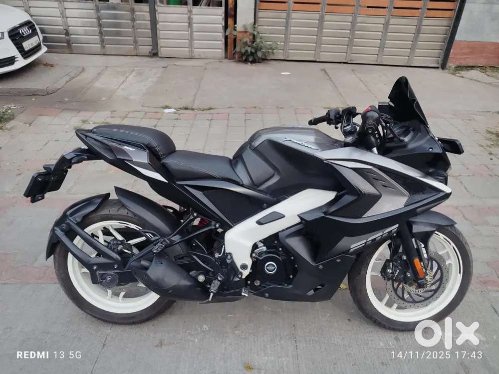 2021 BAJAJ PULSAR RS 200 With Dual Channel ABS in Showroom Condition!