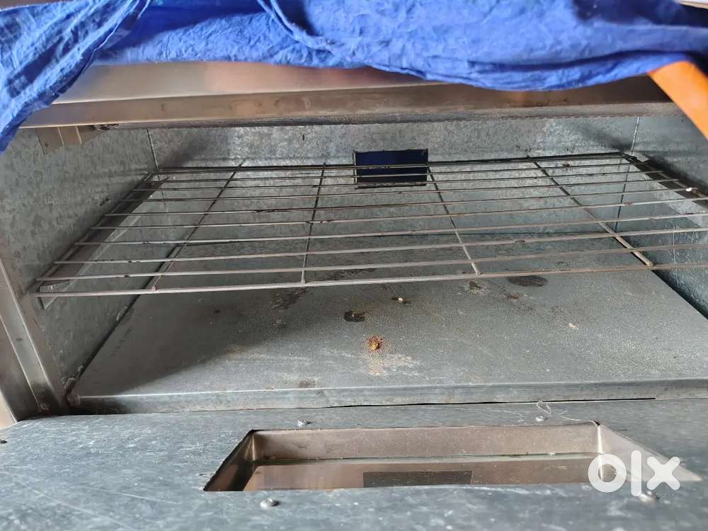 Commercial oven
