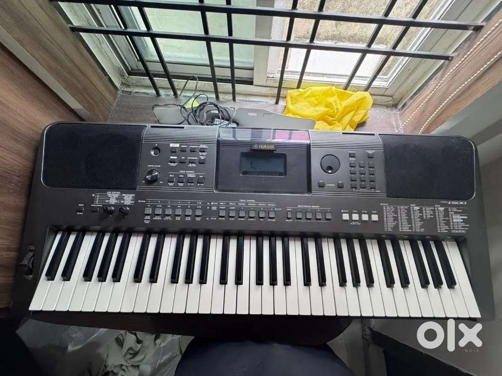Yamaha PSR-I500 Portable Keyboard with Adapter