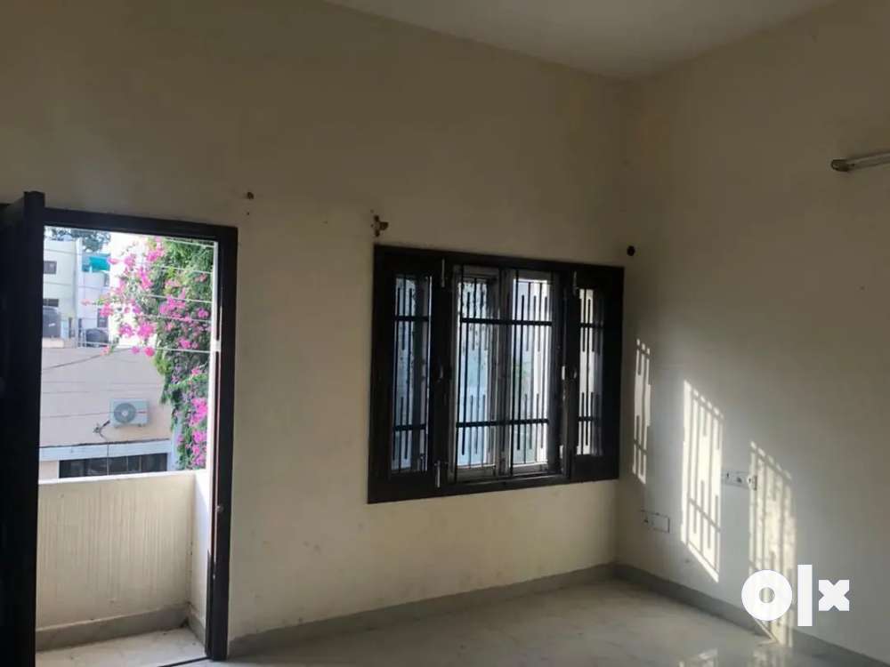 Owner free Independent 2 bhk only for working small family