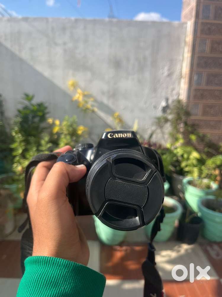 Dslr camera canon 1000 d old model 2017