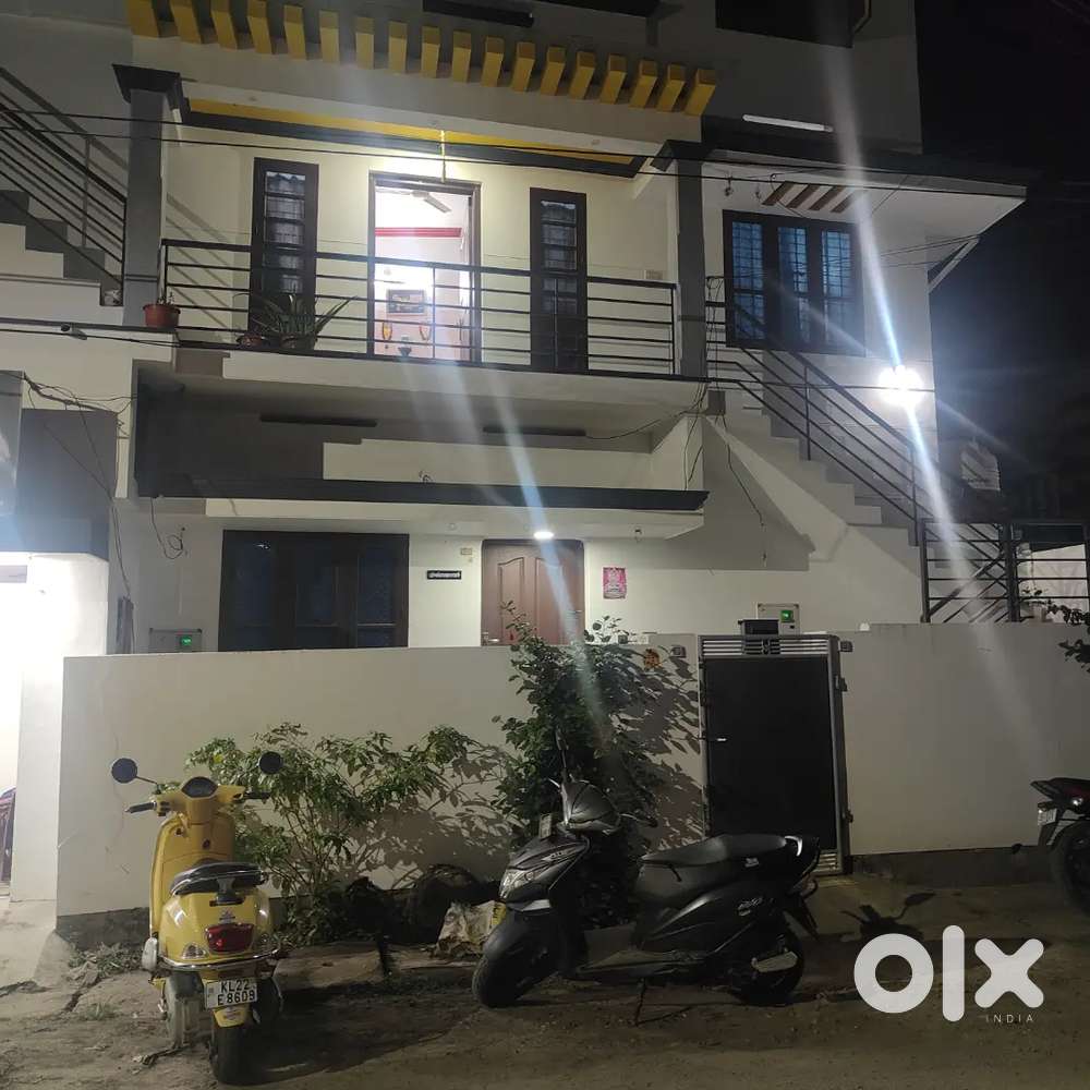 Lease house available in sreevaraham