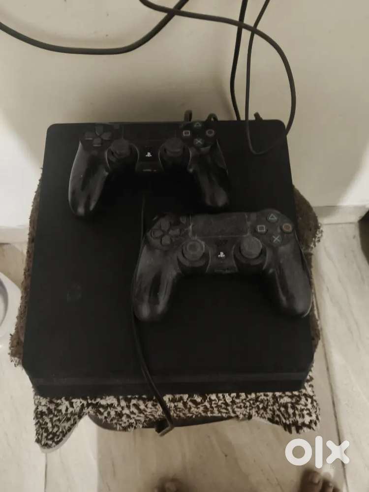 PS4 slim 1 tb jet black