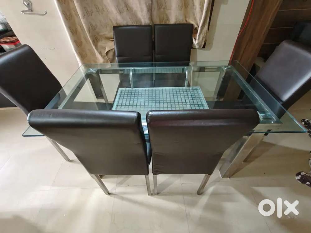 Urgently sell dining table