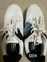 Sketchers Dlux Walker shoe