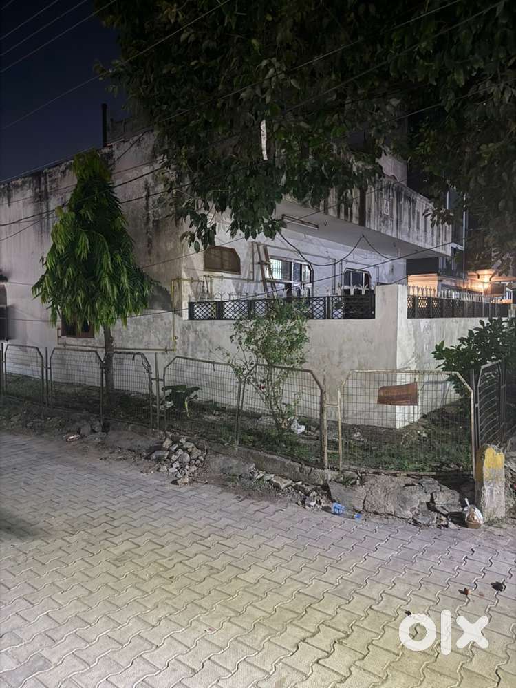 Corner house best location sector 15
