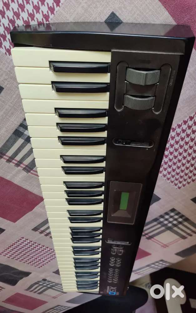 KORG X5D KEYBOARD