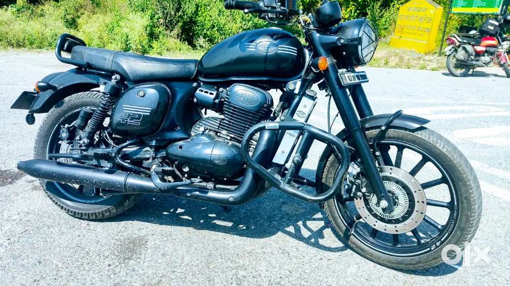 Jawa 42 2.0 Black