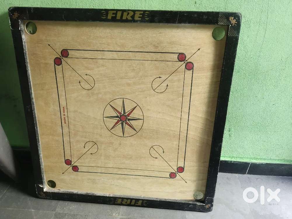 Carrom board