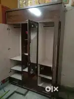 Wardrobe almirah