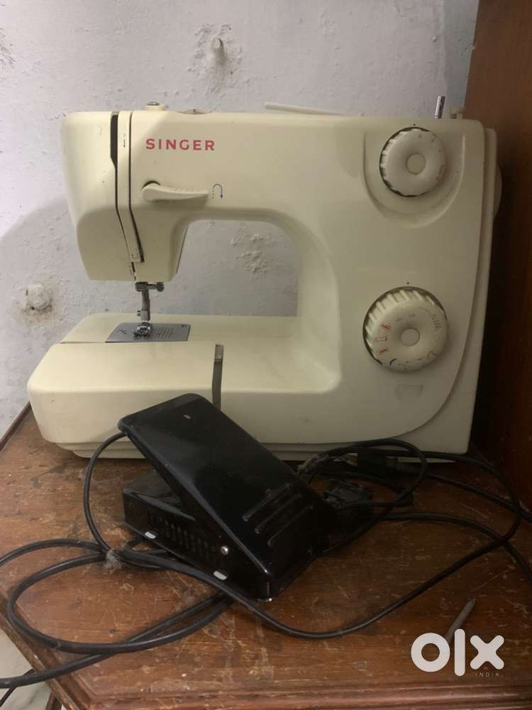 Tailoring machine singer