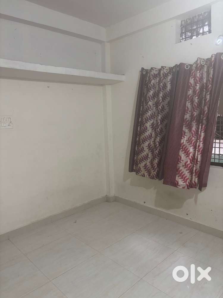 Only bachelor couple aalowed