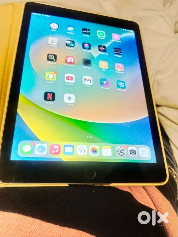 Ipad pro 9.7 inch wifi + cellular sim working 32gb in good condition
