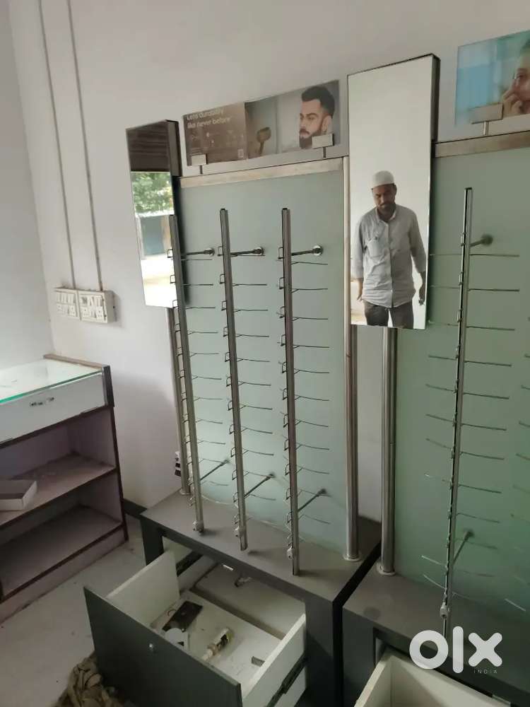 Opticals sunglass stand