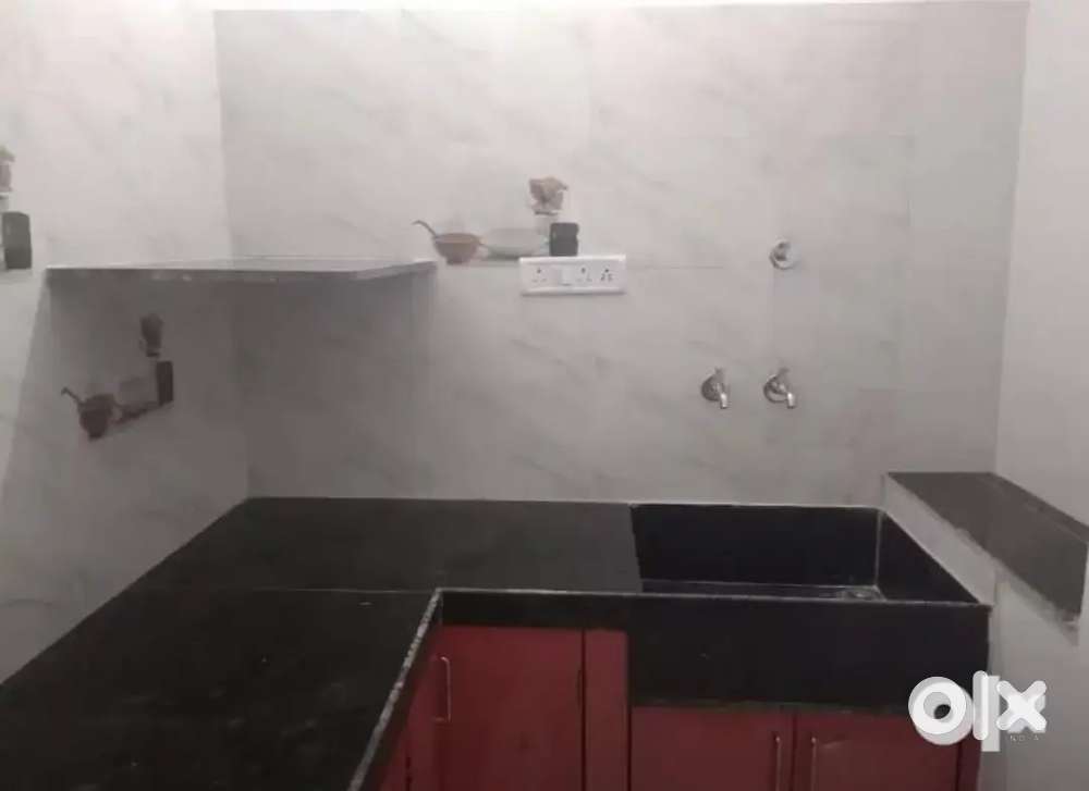 Ground floor 2bhk big rooms available for vegetarian family or girls