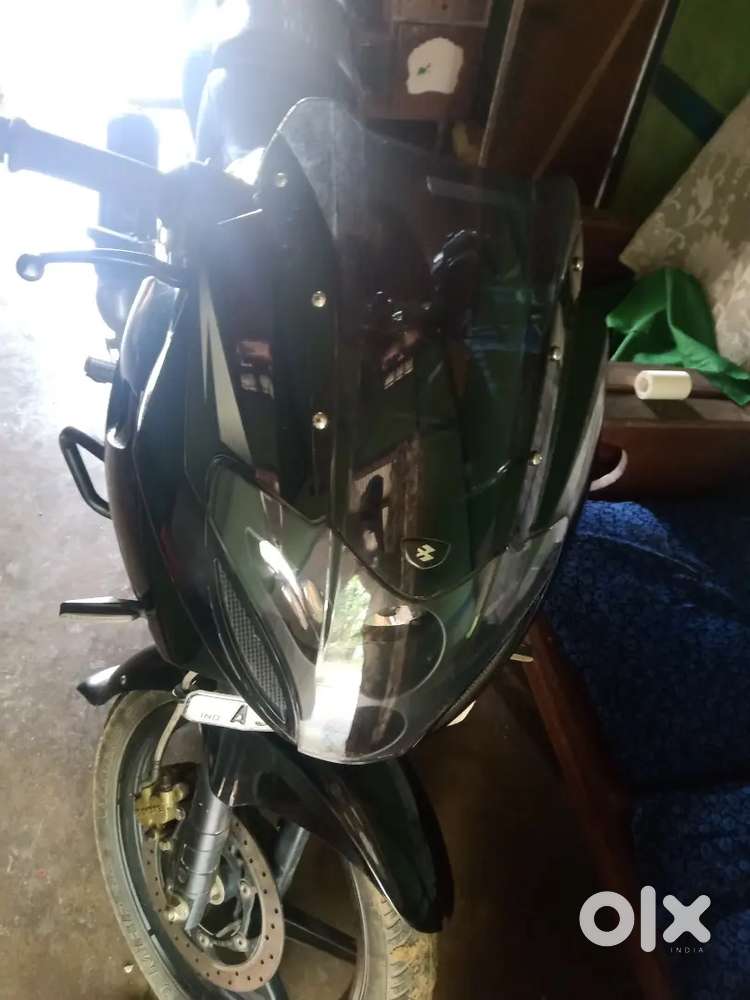 Bajaj Pulsar 220F,