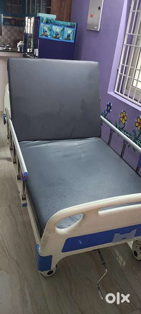 Patient bed