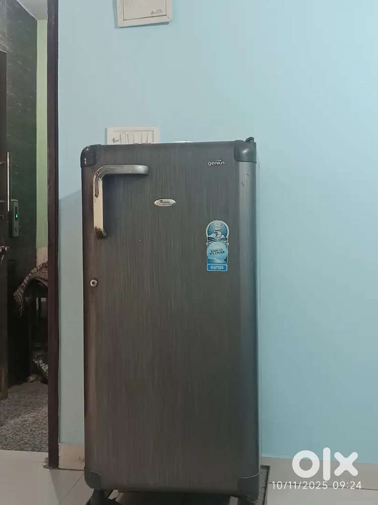 Single door fridge (Whirlpool)