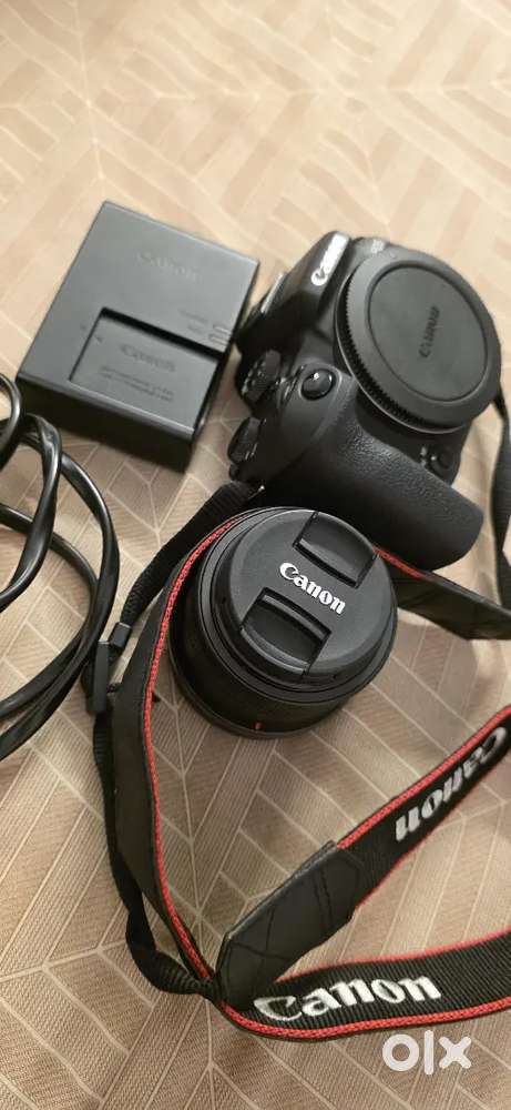 Canon R10 in Excellent condition - full box