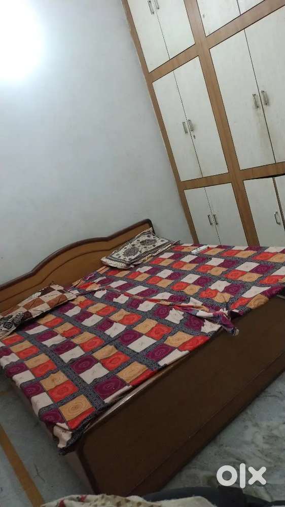 URGENT Roommate Needed in Nirman Nagar - Furnished Room with Meals
