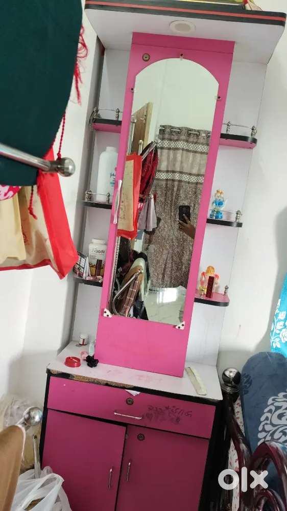 উডেন ড্রেসিং টেবিল