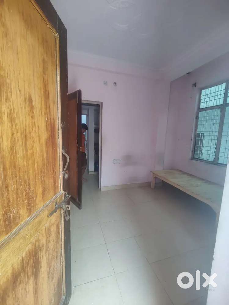 2bhk independent in aliganj