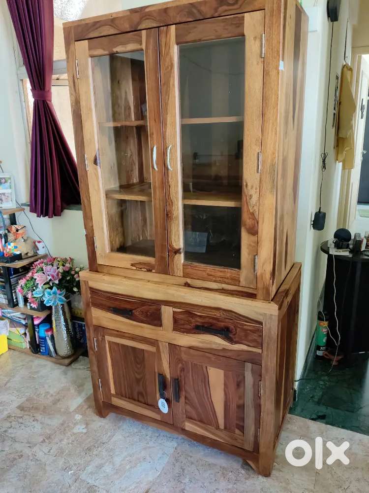 Brand new wardrobe only few hours b4 unpacked, nt solving purpose.