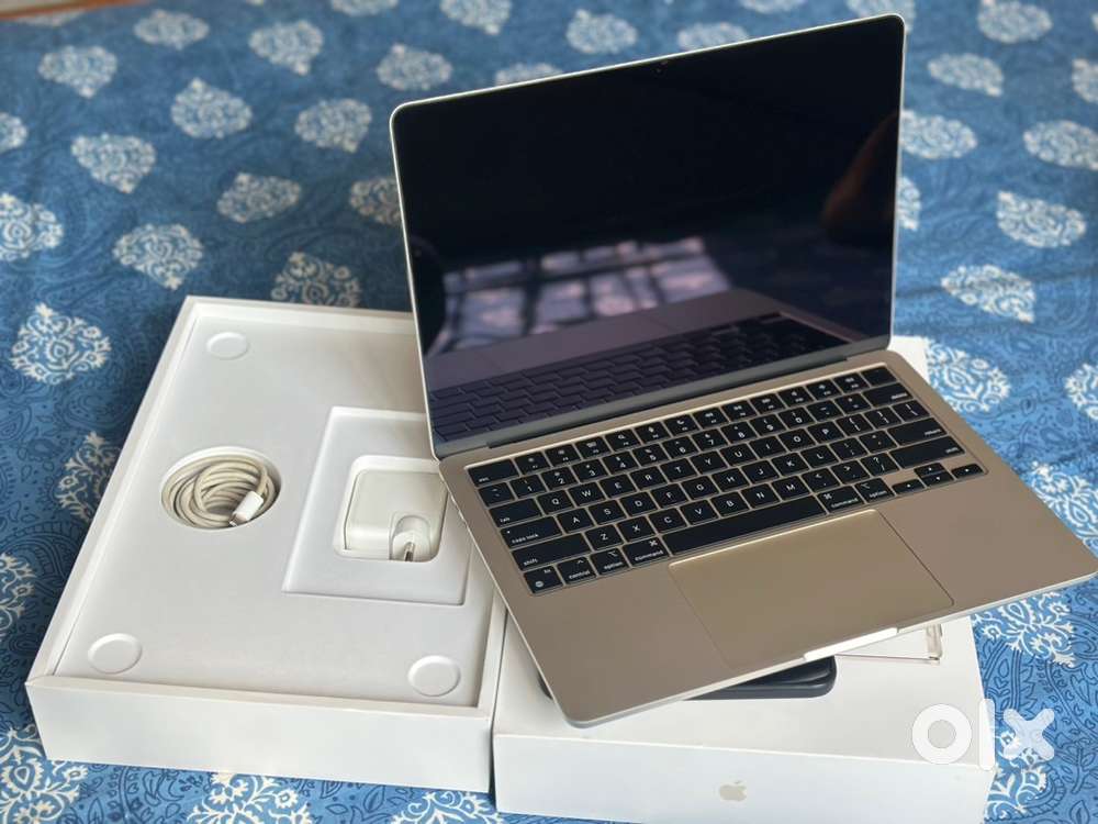 Apple MacBook air M2 chip gold