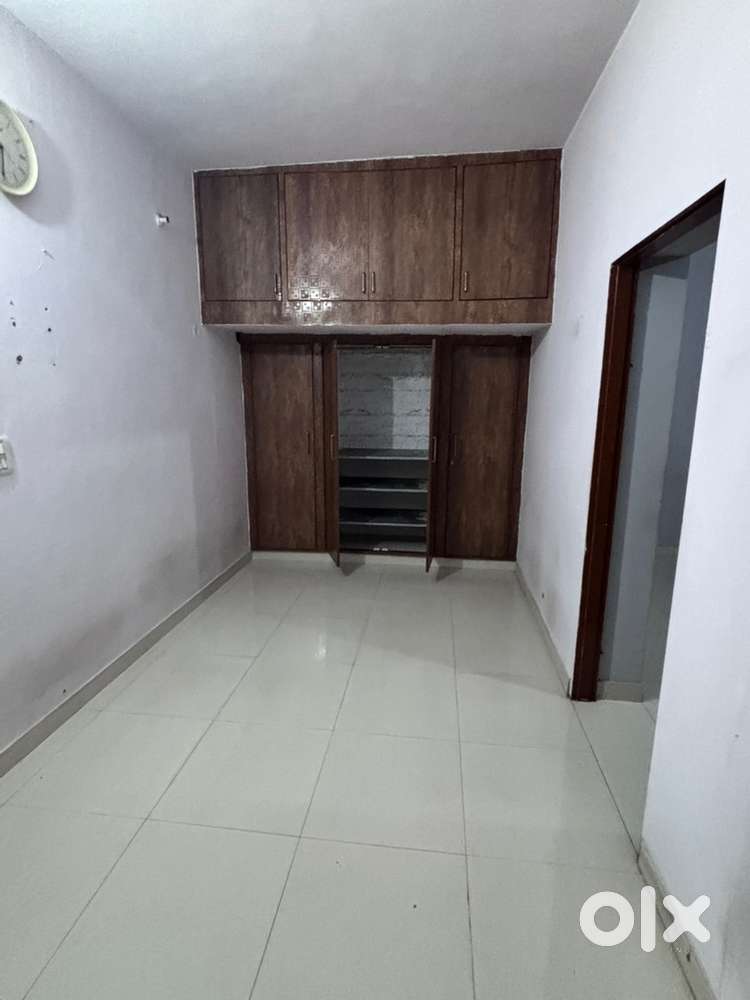 ground floor 3bhk vegetarian family in adarsh nagar rajapark