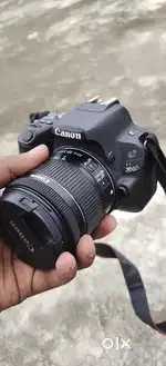 Canon 200D 18-55 lens ke sath hai charger v hai saath me