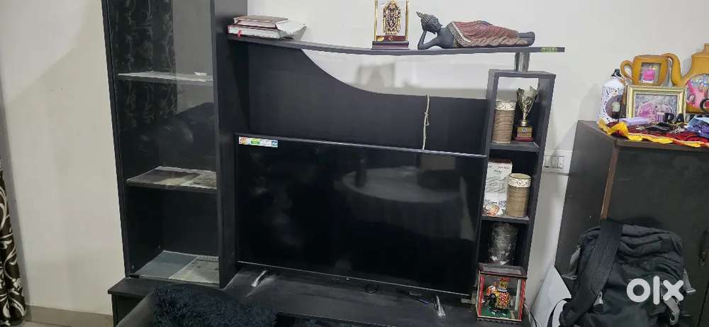 Zuari TV Cabinet for Sale excelent condition Engeering wood