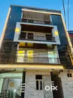 3 bhk lavish living floor in dlf with best price or park facing