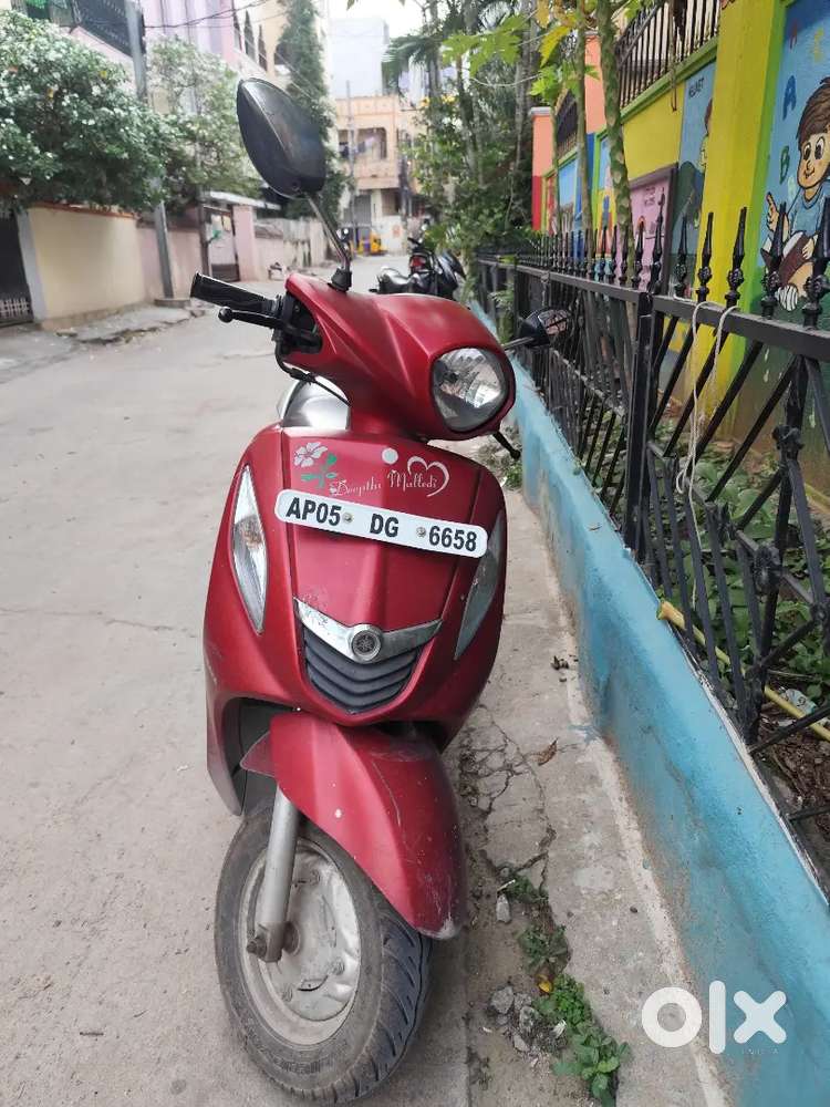 Yamaha Fascino mat red