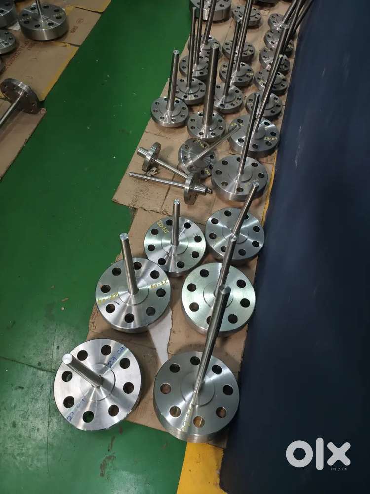 manual lathe machine operator