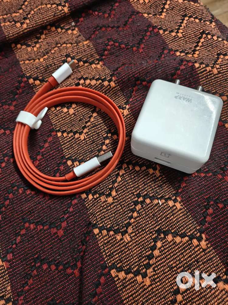 33 watts Warp charger with cable