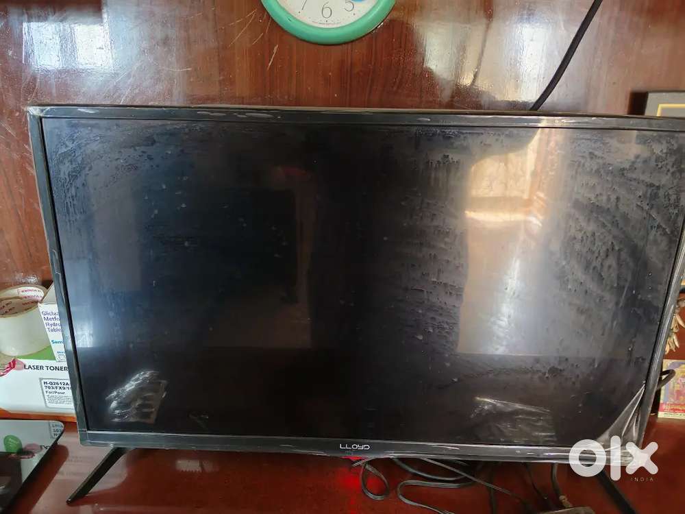 Lloyd  led tv wall mount size 6*18   32 inches