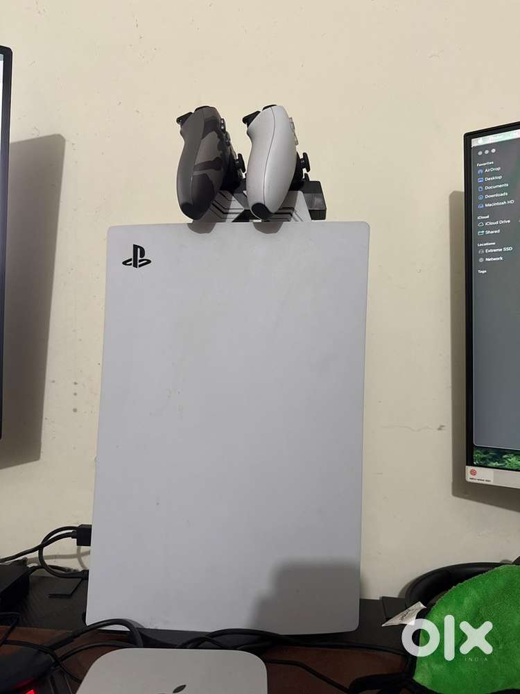 Ps5 1 tb with 2 controllers