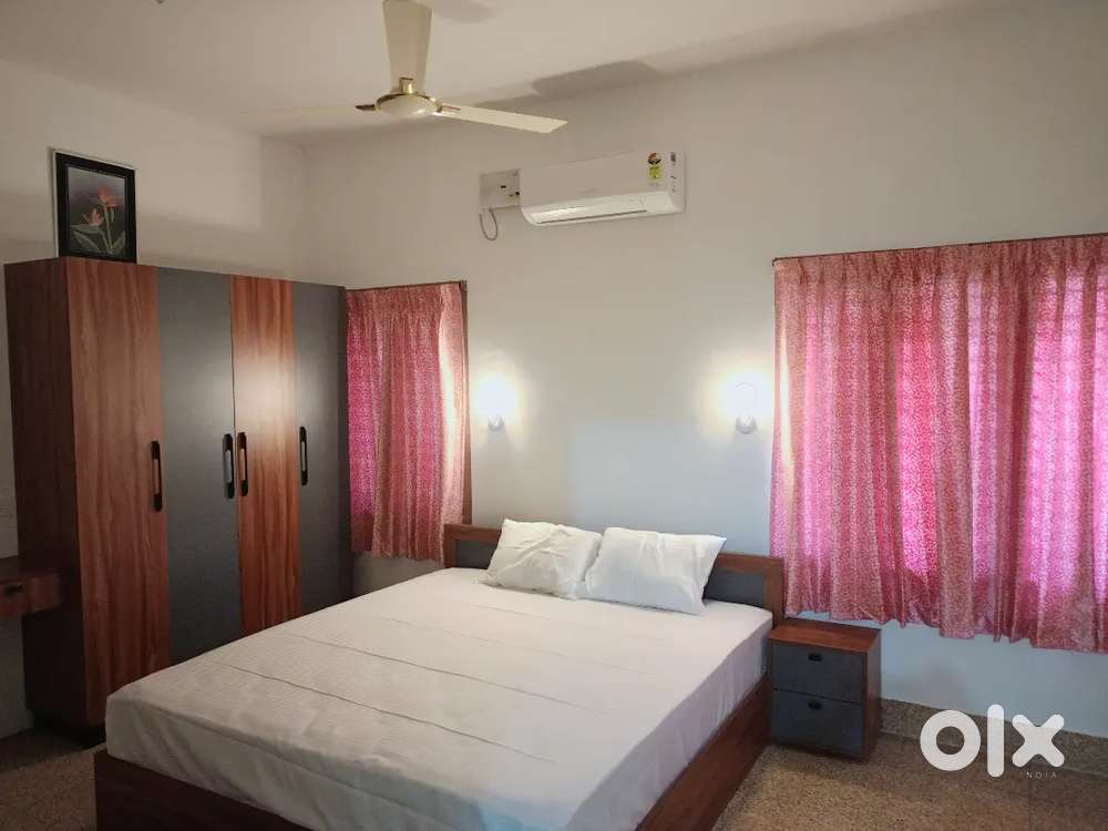 Bedspace ; daily room ac /non ac  .pg 6000