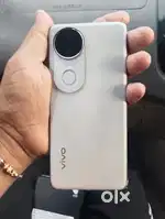 VIVO V50 8/128 (2 month old)  (SILVER COLOUR)
