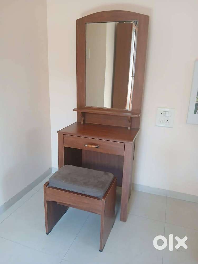 Dressing Table With stool