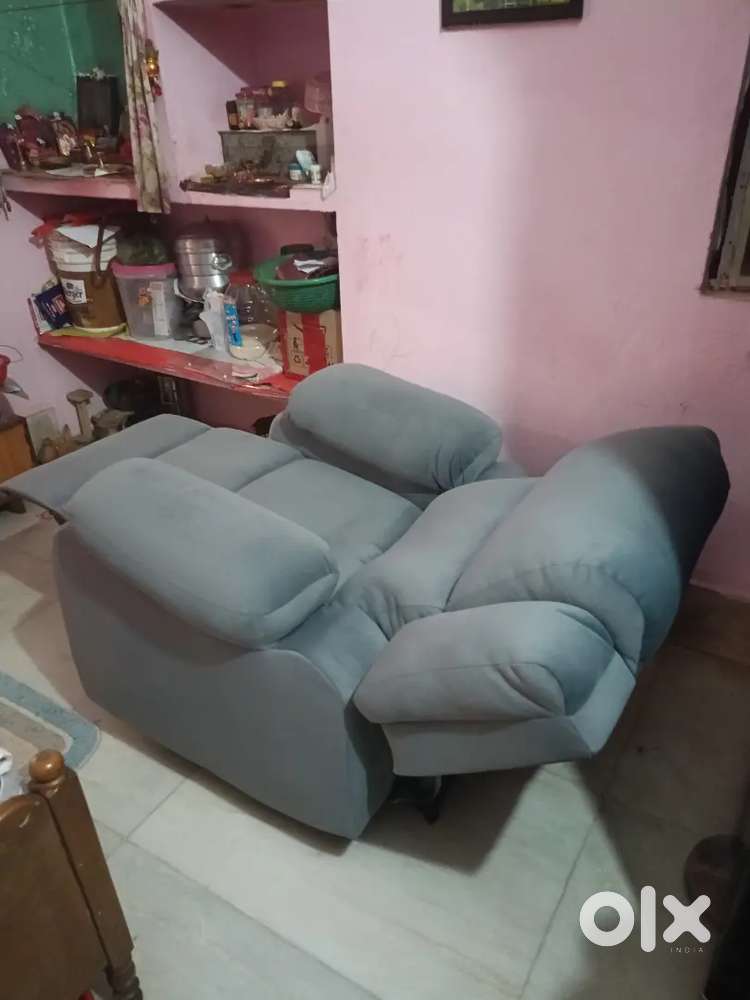 Premium Recliner Chair – 6-7 Months Old – Excellent Condition