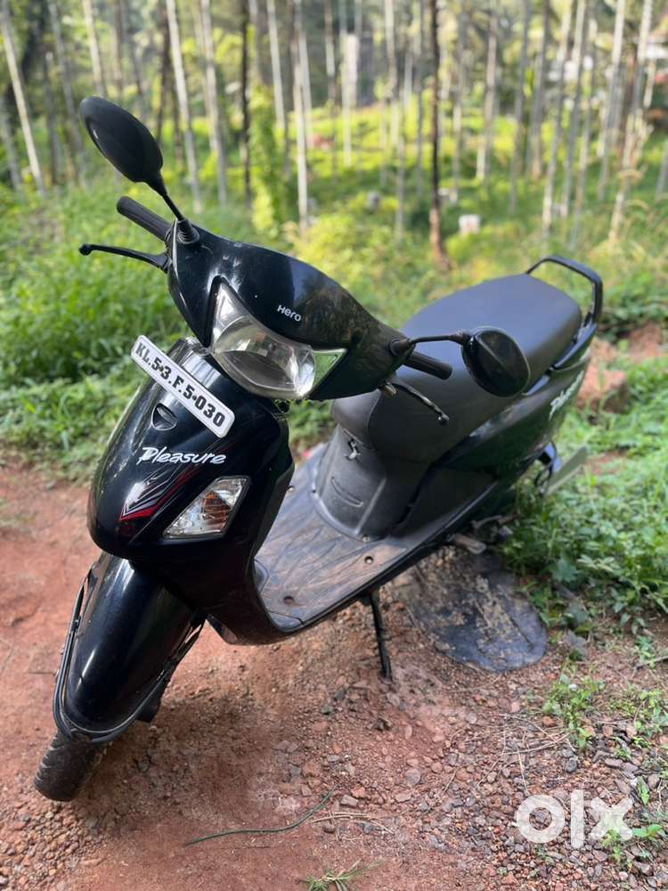 Less km driven hero pleasure scooter for sale