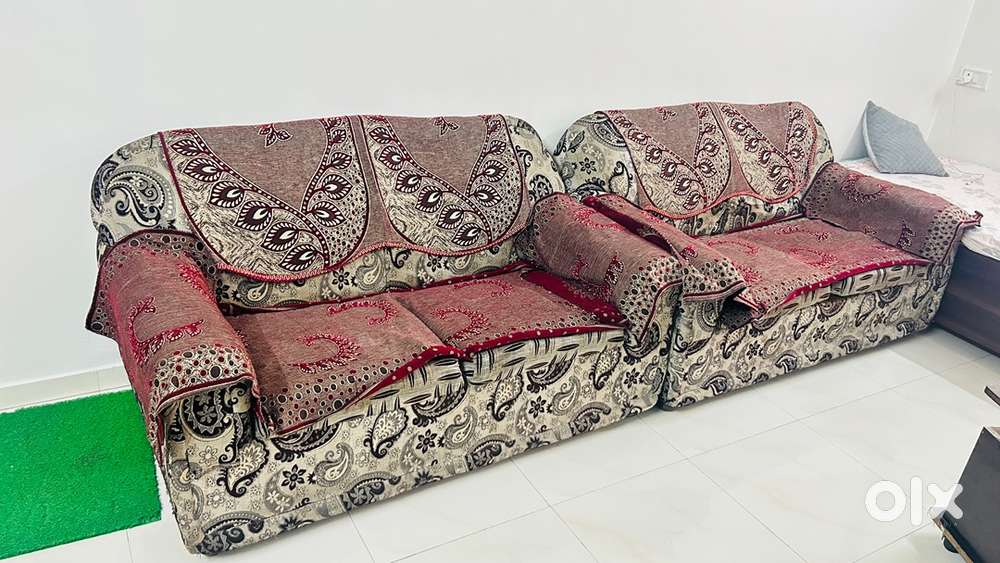 3 pcs sofa set in good condition of saag wood
