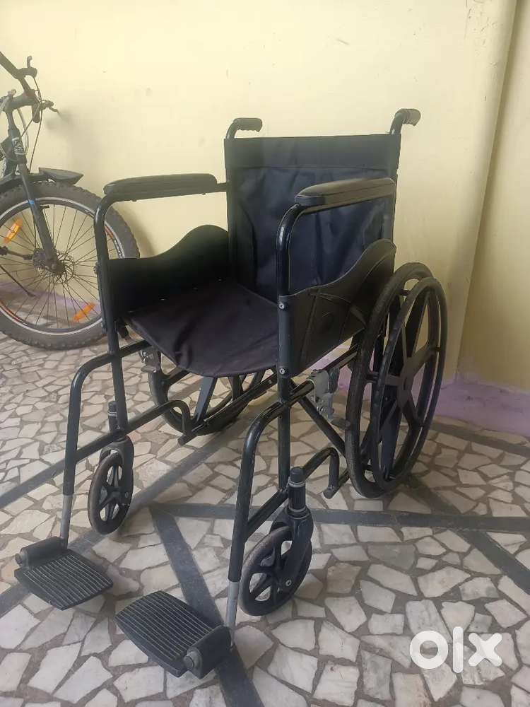 foldable wheel chair bechna hai