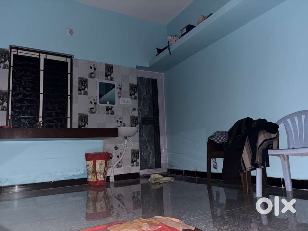 need a student roommate