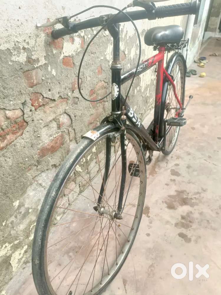 2 year old bsa baycal koi Kami nahi h chalu h bus 1 tayer kharab aga k