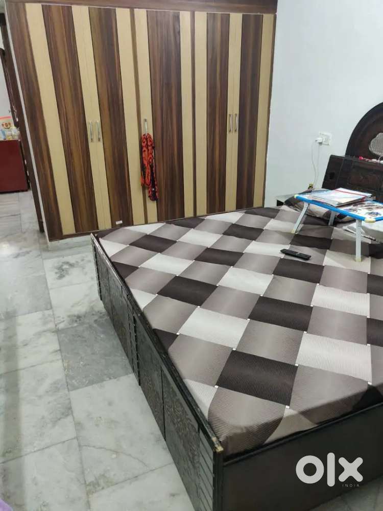 Ready to move 3bhk semifurnisd flat available for rent sector 85 wave