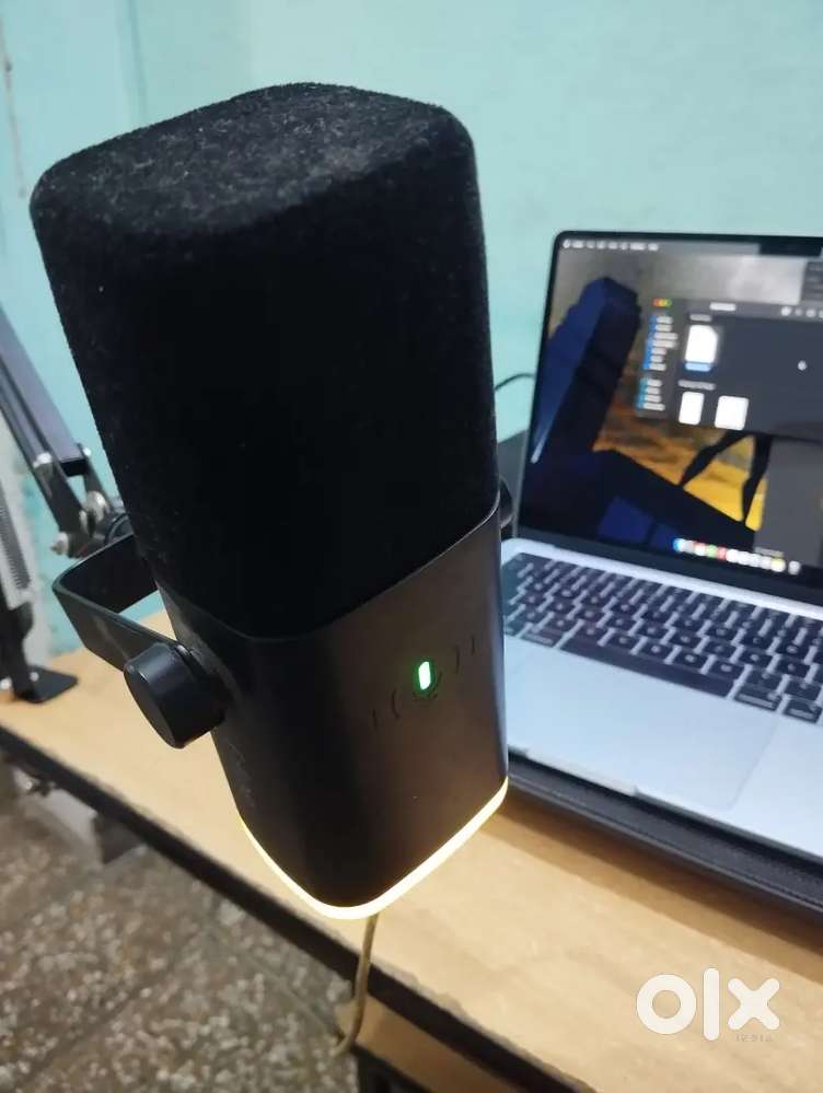 FIFINE AmpliGame AM8 XLR/USB Dynamic Microphone + Free Boom Arm
