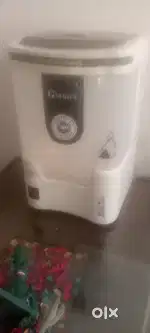 contect less dispenser sanitizer.
