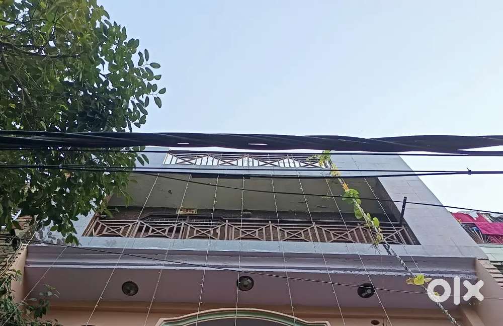 Selling 2nd floor in Delhi sunder nagri near gagan theatre